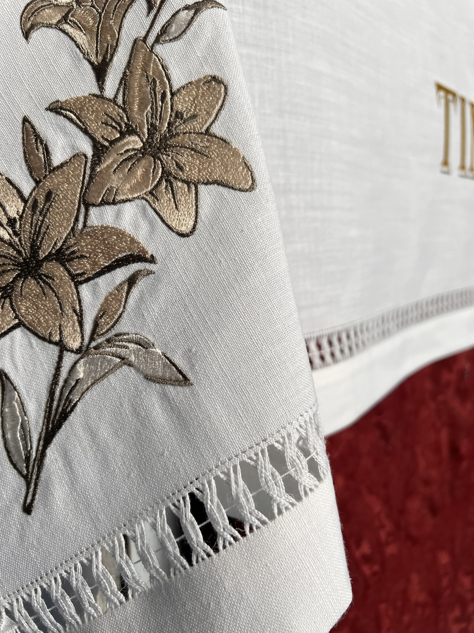 detalles laterales mantel altar